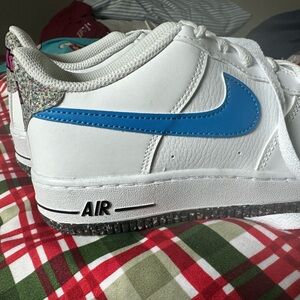 Nike White and Blue Air Sneakers with Speckled Sole